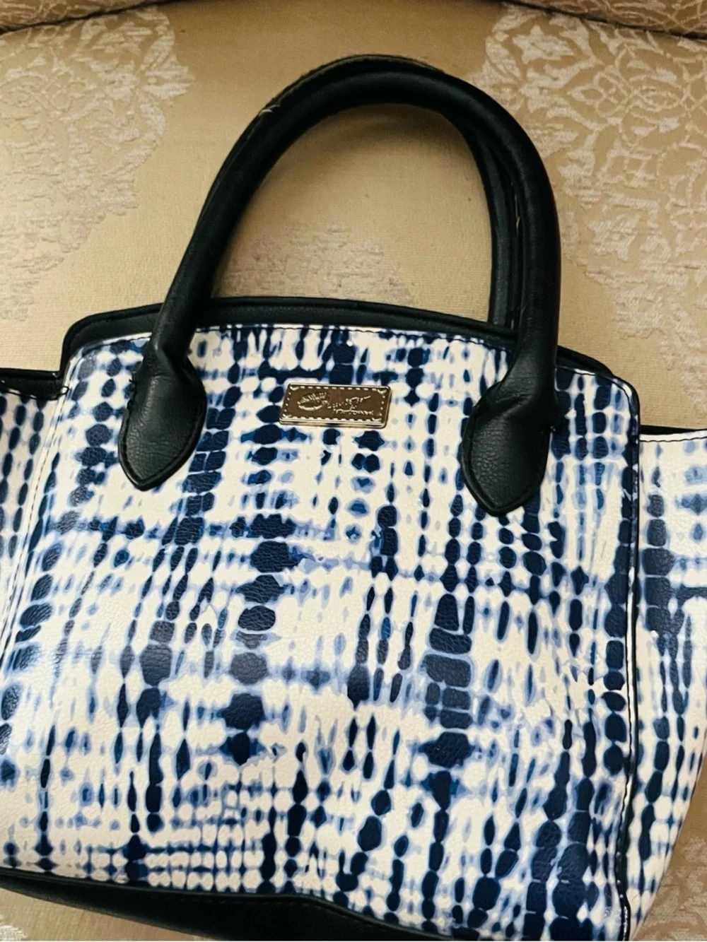 Betsey Johnson Blue & White Patterned Women’s Tote Bag - Picture 3 of 7